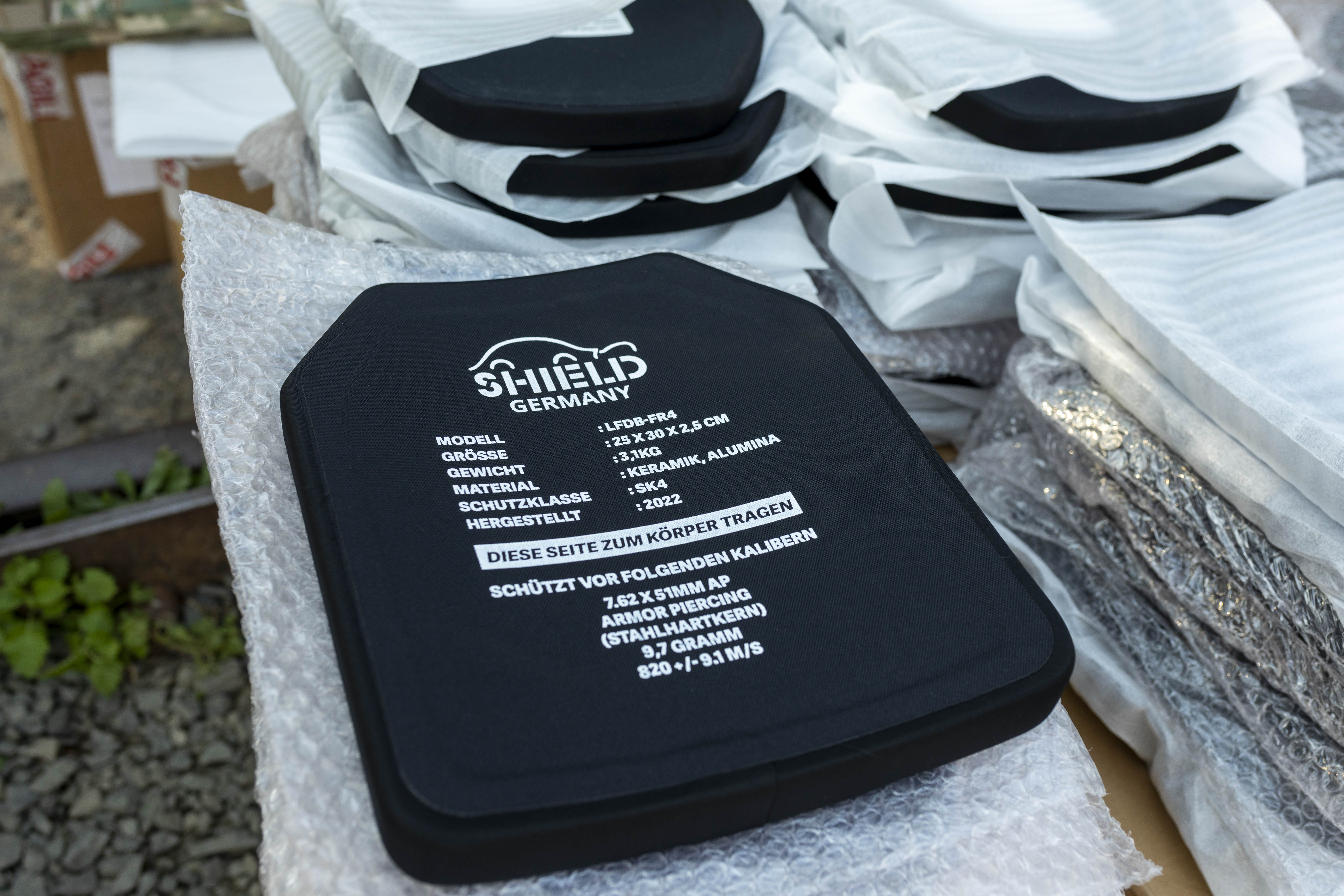 Складний шлях броні до України