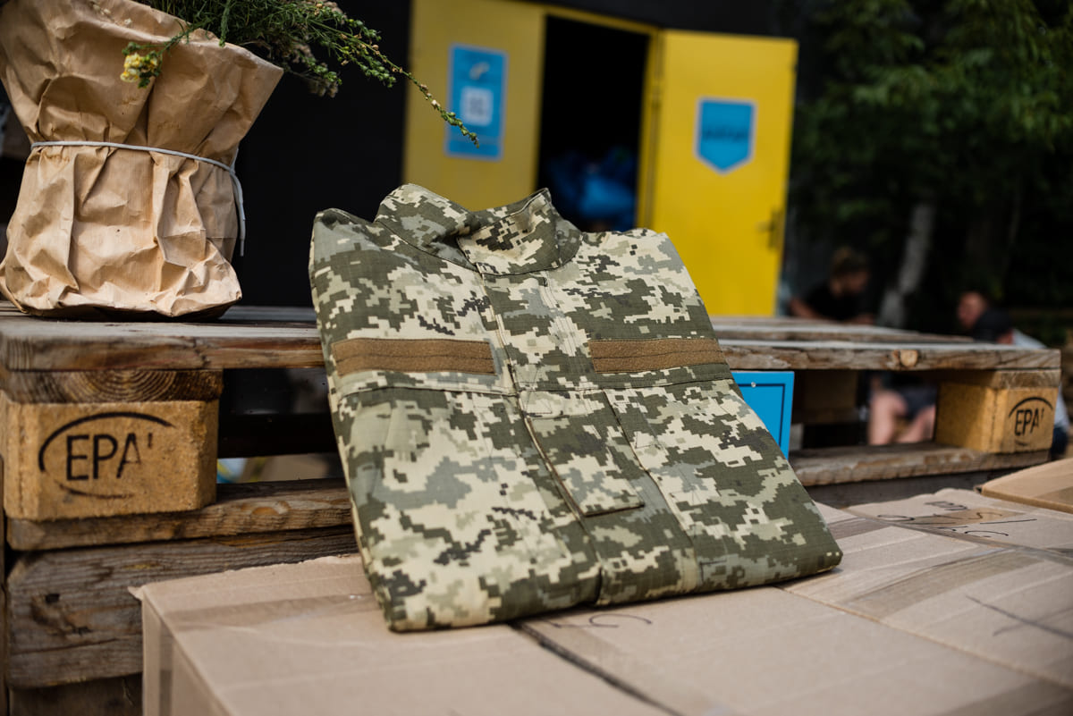 Як волонтери, бізнес і громади забезпечували військових амуніцією